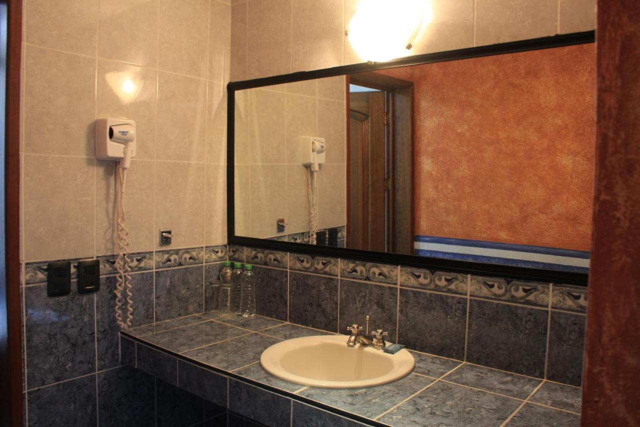 Hotel Meson Del Puente Acámbaro Екстериор снимка