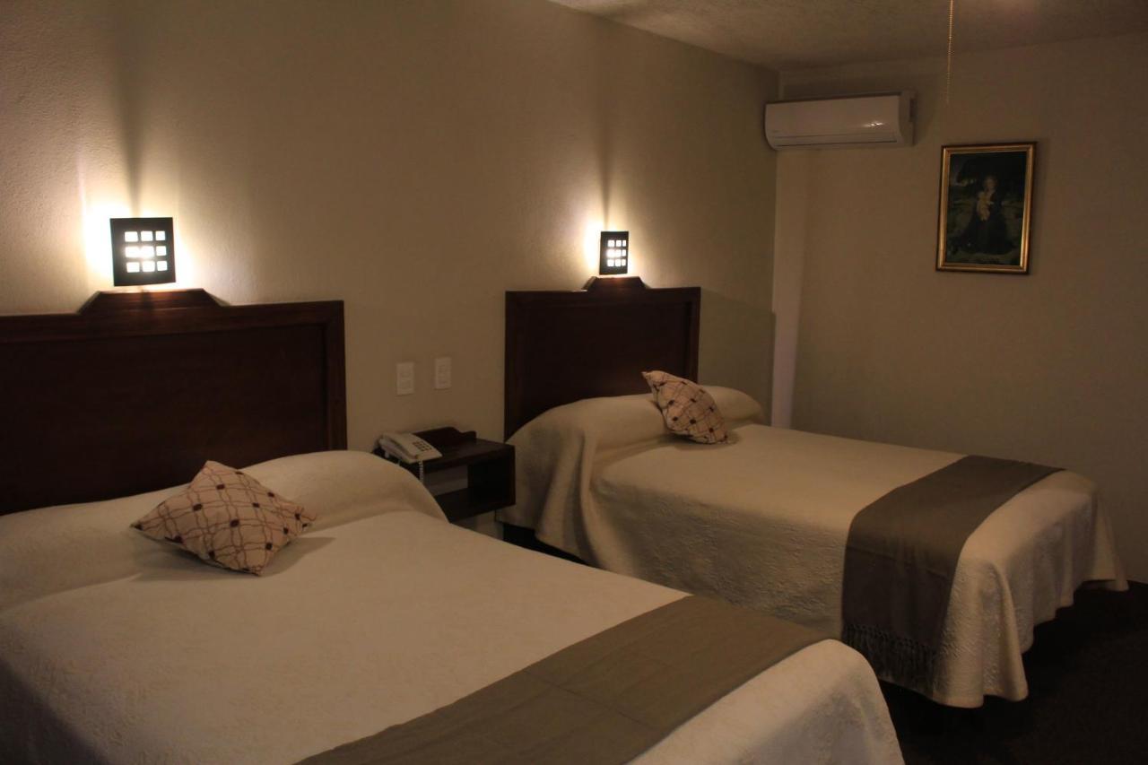 Hotel Meson Del Puente Acámbaro Екстериор снимка